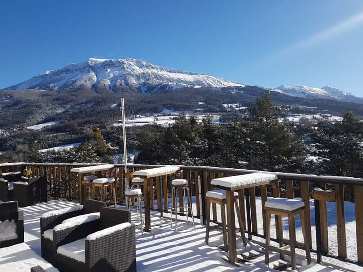 Terrasse hiver Montclar Azur et Neige vacances