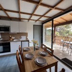 Cuisine salle à manger gîte Azur et Neige vacances