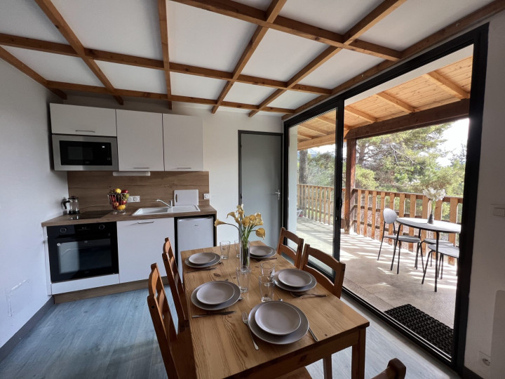 Cuisine salle à manger gîte Azur et Neige vacances