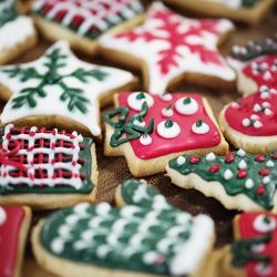confection de gâteau provençale et biscuits de Noël