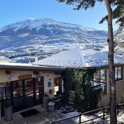 l'accueil dans un paysage hivernal