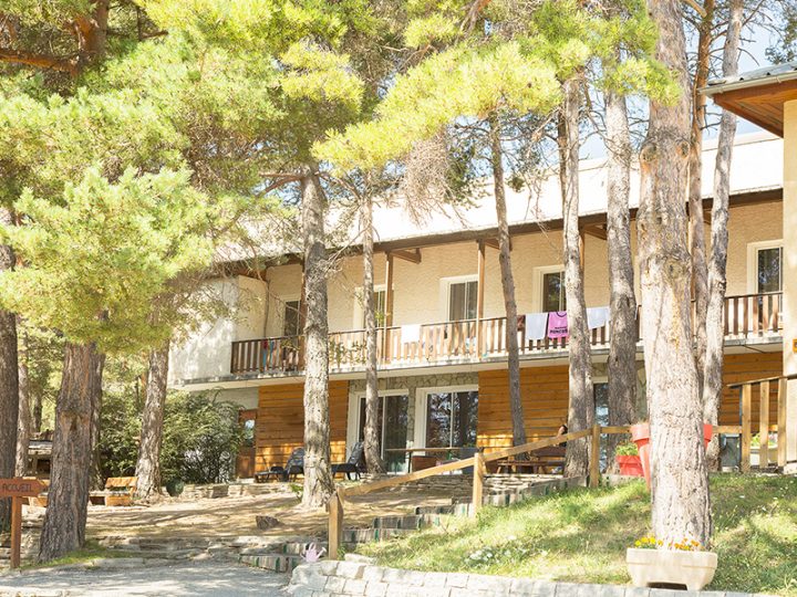 Location chambres à Montclar 04, village vacances authentique